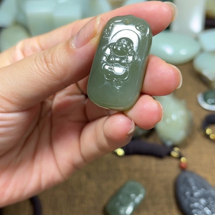 颈饰未镶嵌和田玉