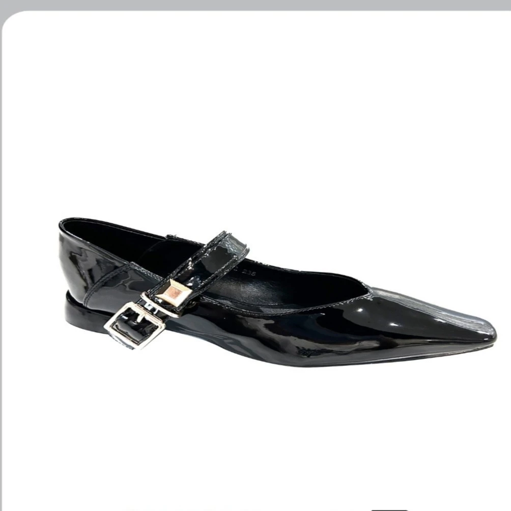 春季时尚百搭通勤低跟纯色百搭时尚黑色尖头皮鞋S23183911