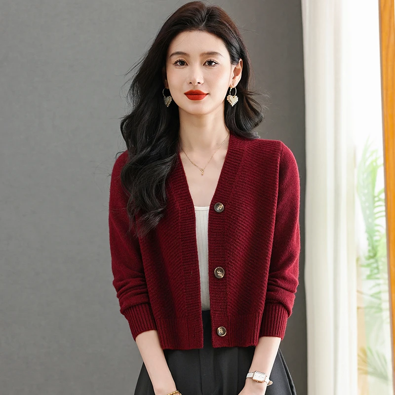 哥弟阿玛施正品秋季新款纯色V领坑条大纽扣针织开衫洋气百搭通勤