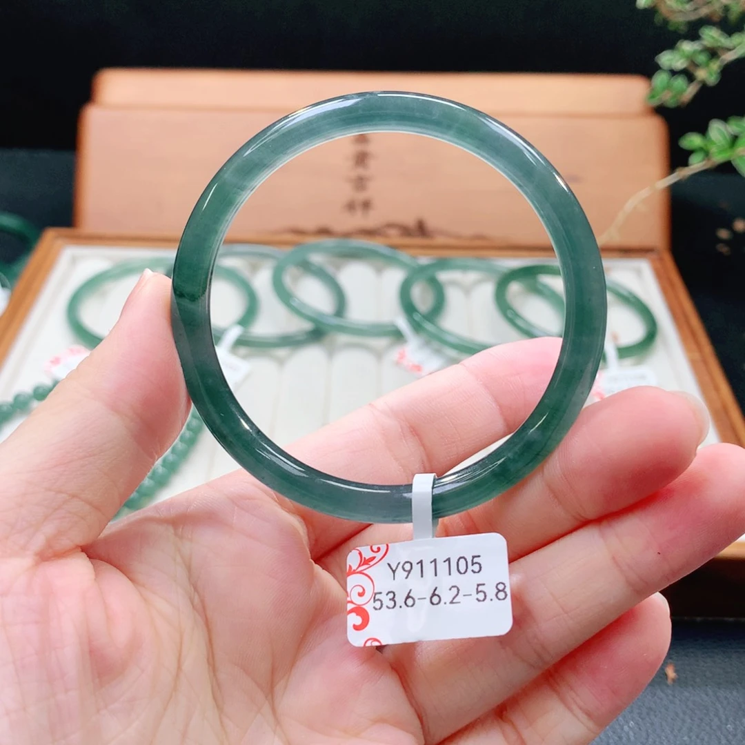 翡翠手镯（圆镯）未镶嵌