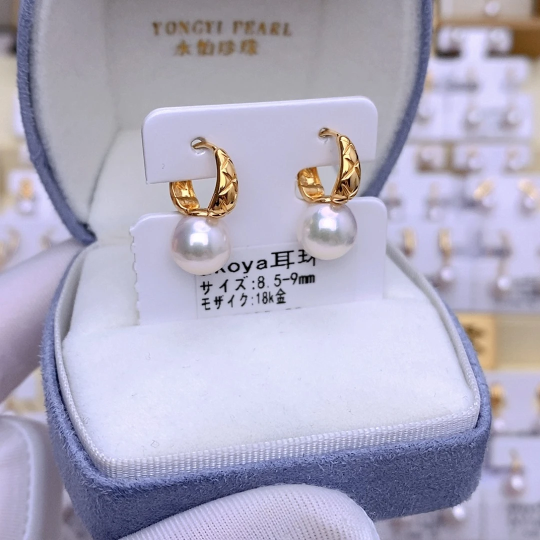 18K金镶嵌海水珍珠耳饰