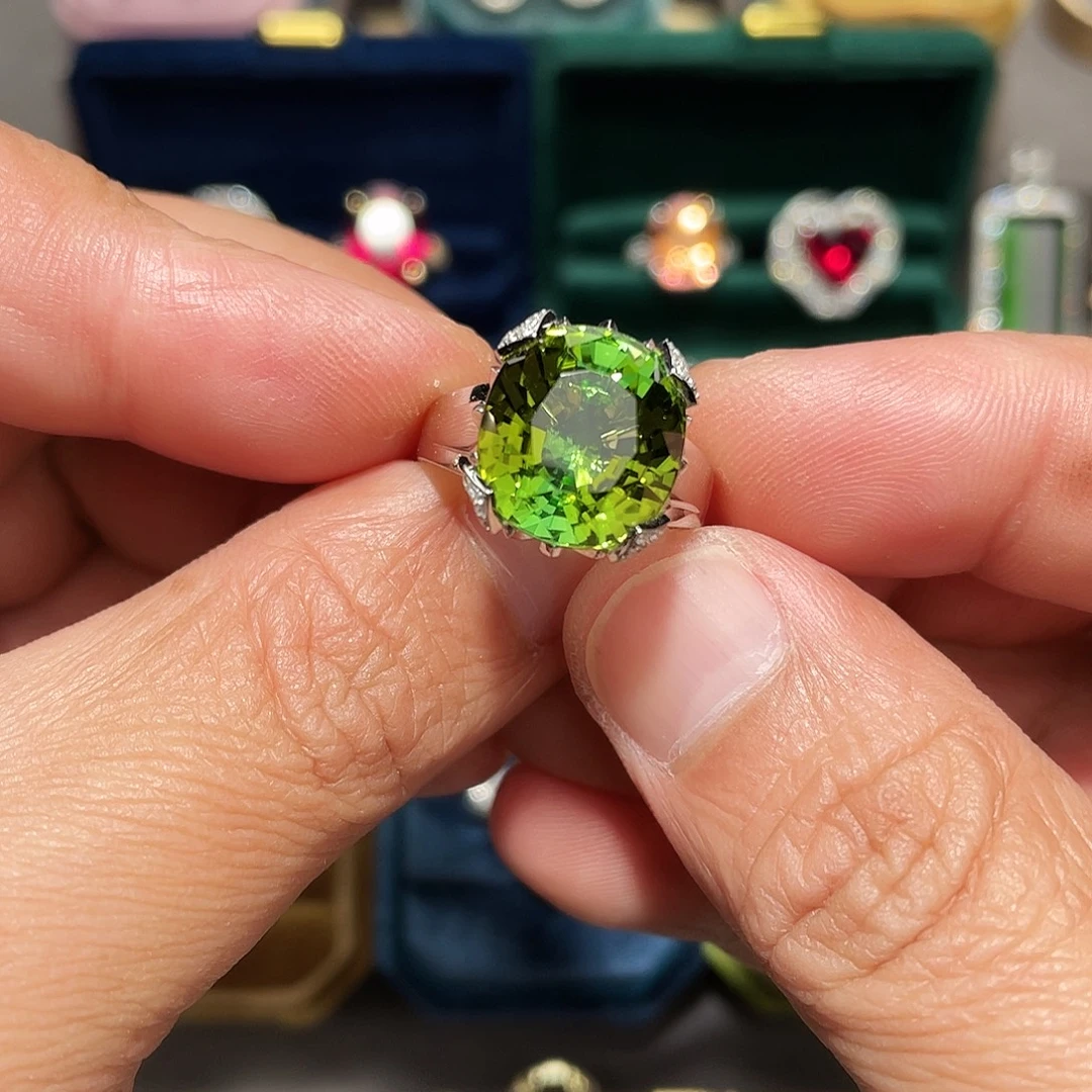 戒指18K金镶嵌碧玺13.3ct