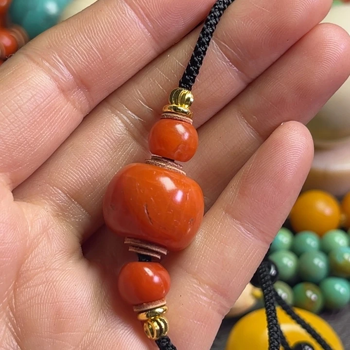 颈饰琉璃福**斯琉璃…………….