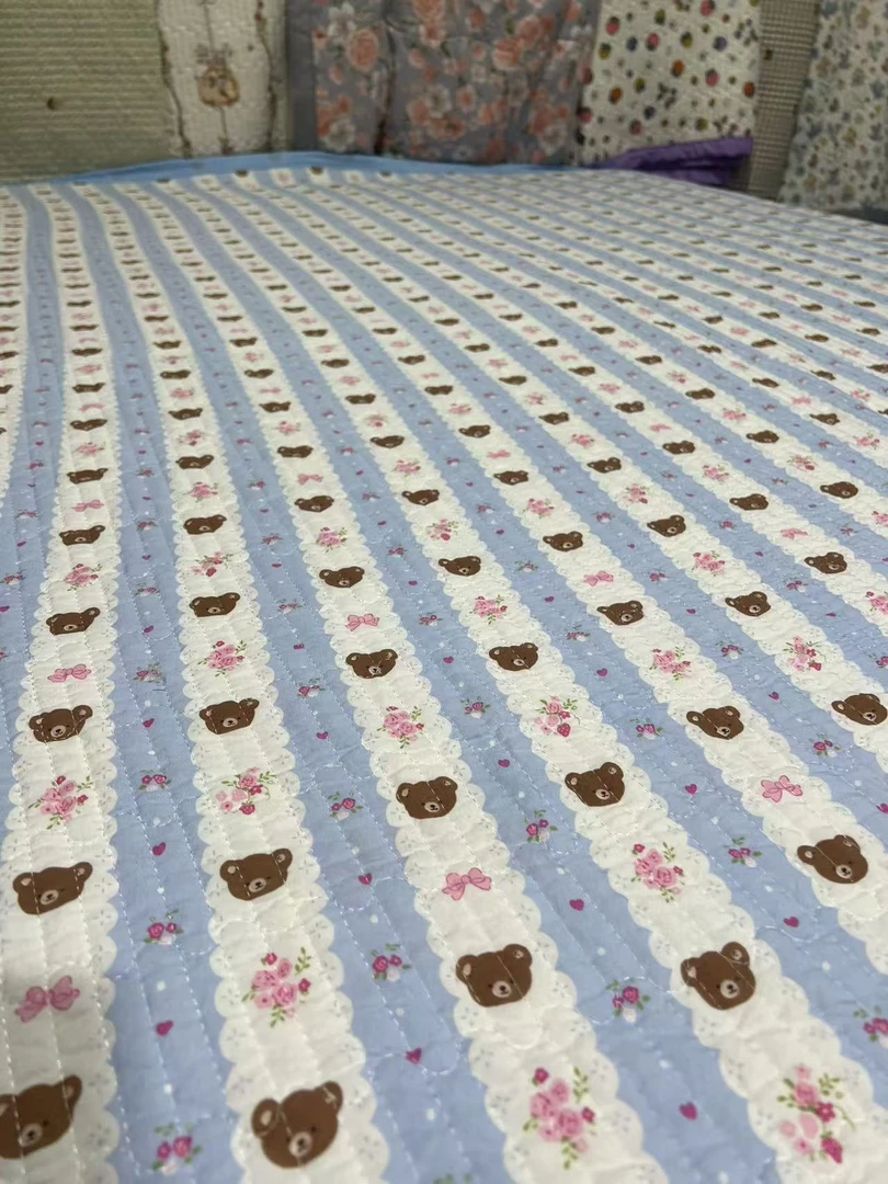 蓝色熊头200*230绗缝加厚床盖柔软亲肤A类抗菌防滑床不起球不掉色