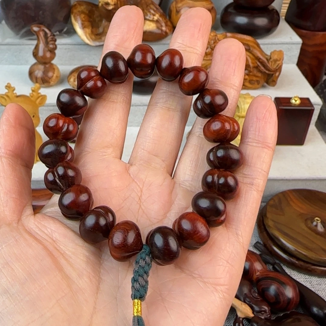 刚***！木小叶紫檀雕刻屁桃把件