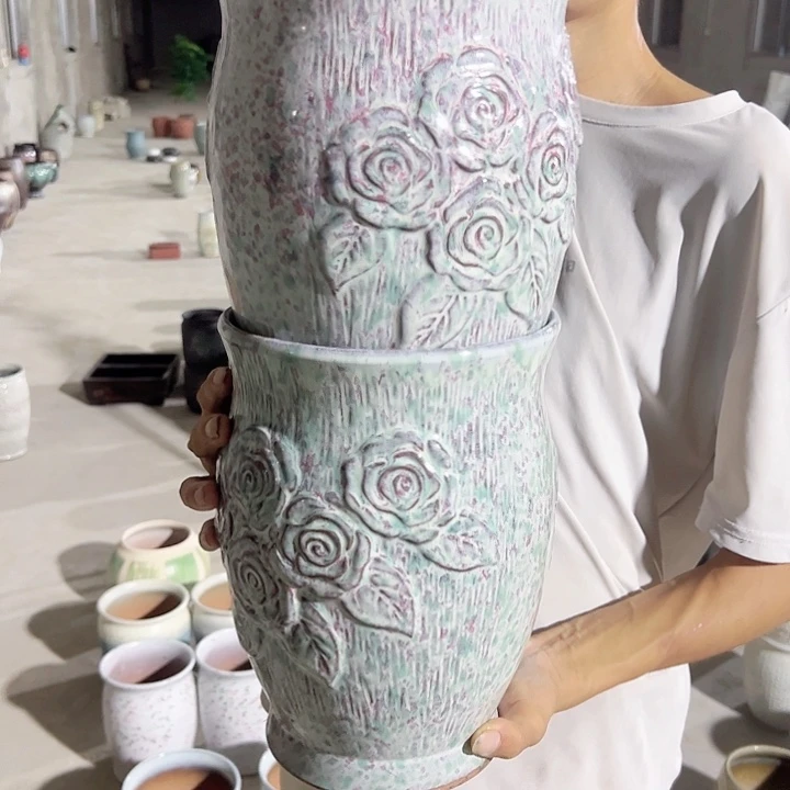 高度25厘米口18厘米