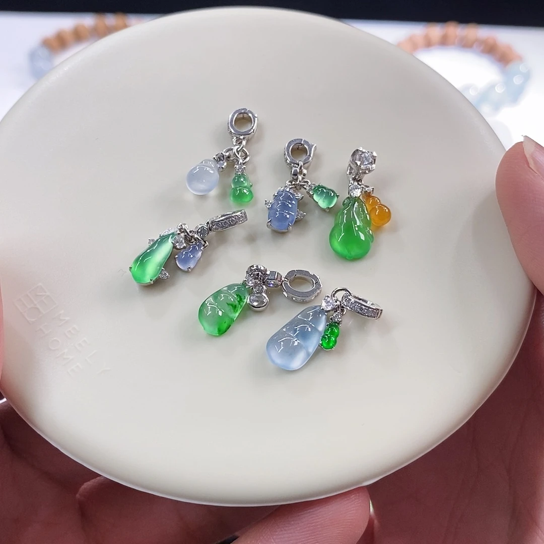 颈饰18K金镶嵌翡翠每个不同价，发其一