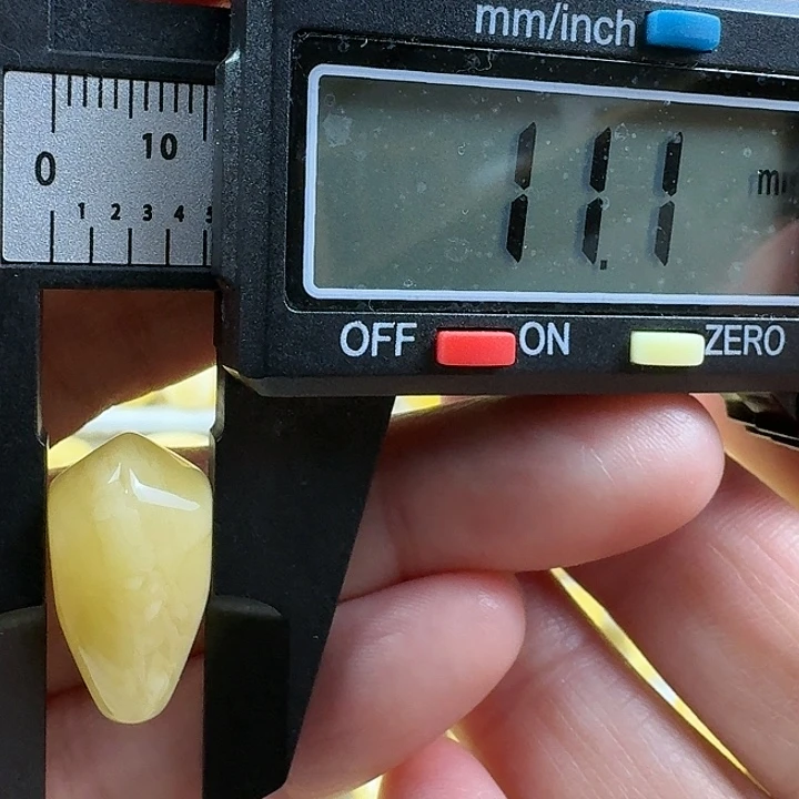 专***腿蜜蜡未镶嵌裸石31杂