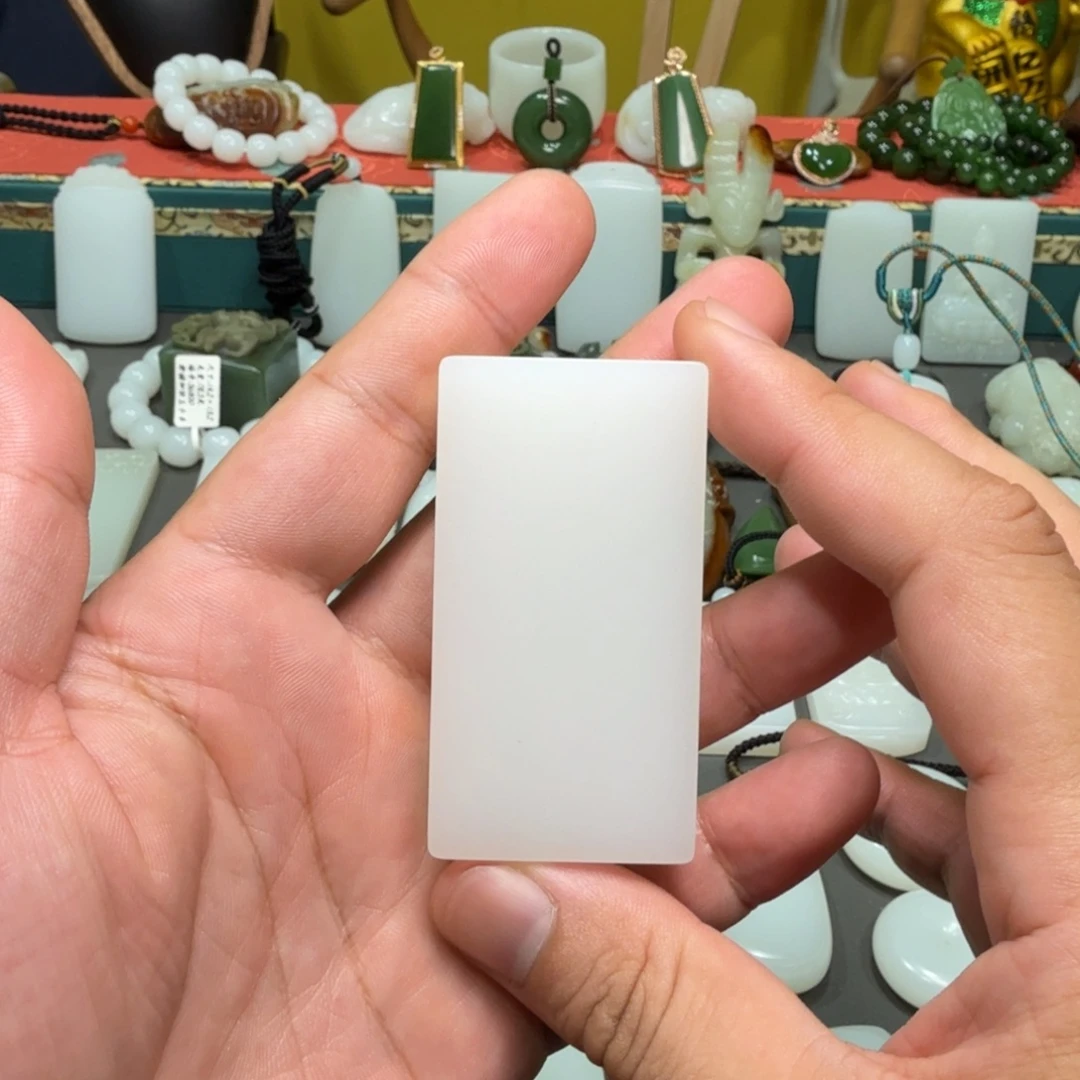 和田玉未镶嵌吊坠(赠链)