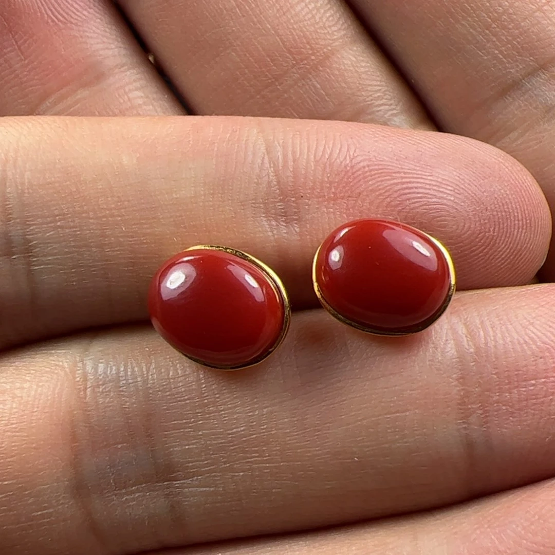 18K金镶嵌耳钉南红玛瑙