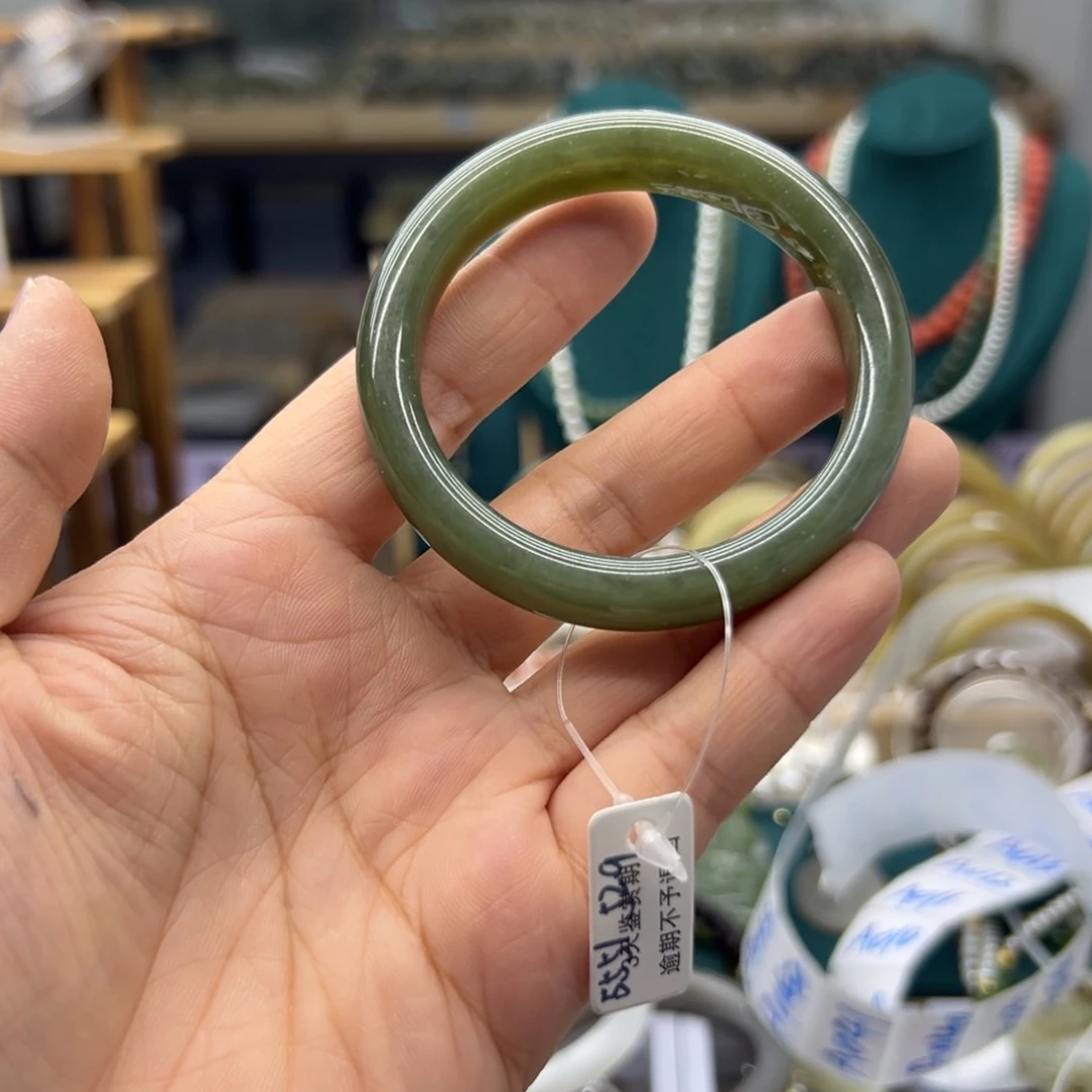 和田玉手镯未镶嵌52.9圈围5533