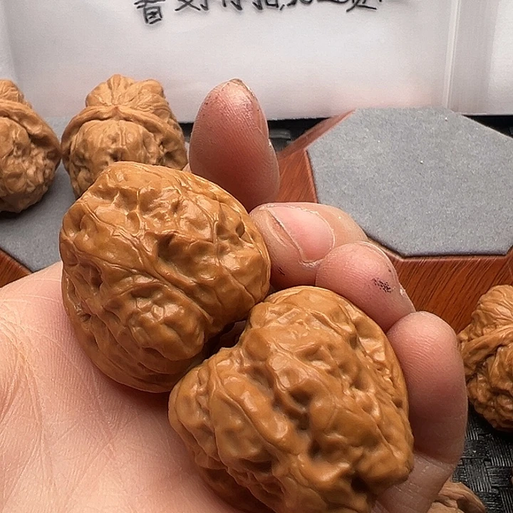 汾***闫把件文玩核桃蛤蟆