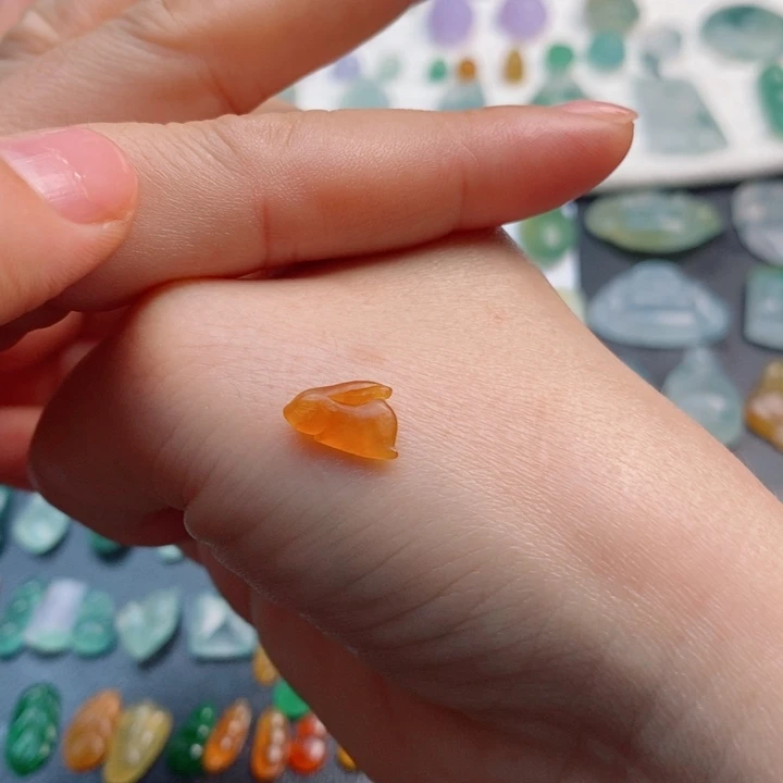 定制翡翠未镶嵌兔子