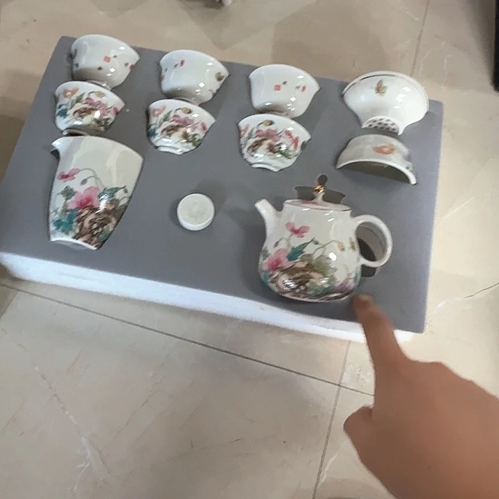 孤品茶具套装等。