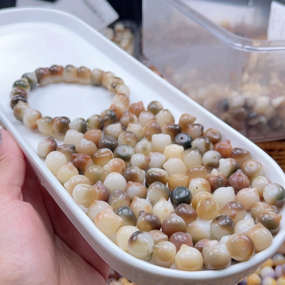 白玉菩提吊坠a12mm25颗。三花猫头