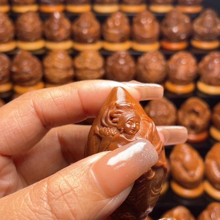 橄榄核把件米*果橄榄雕刻