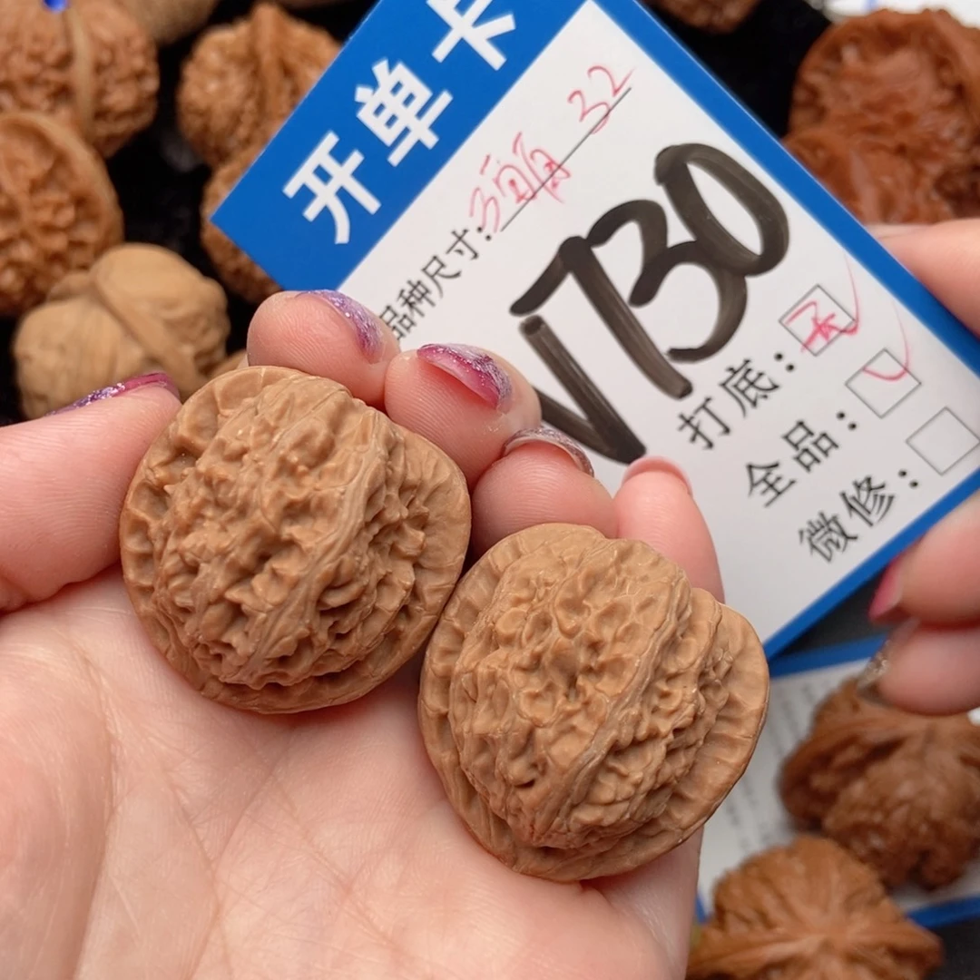缤***缤吊坠桃核核桃白狮子全品