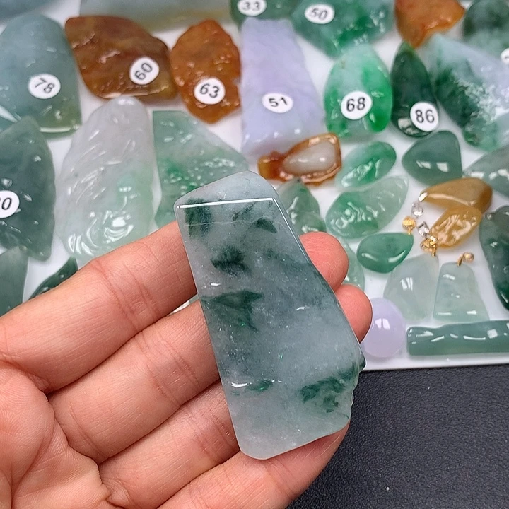 翡翠未镶嵌颈饰随型