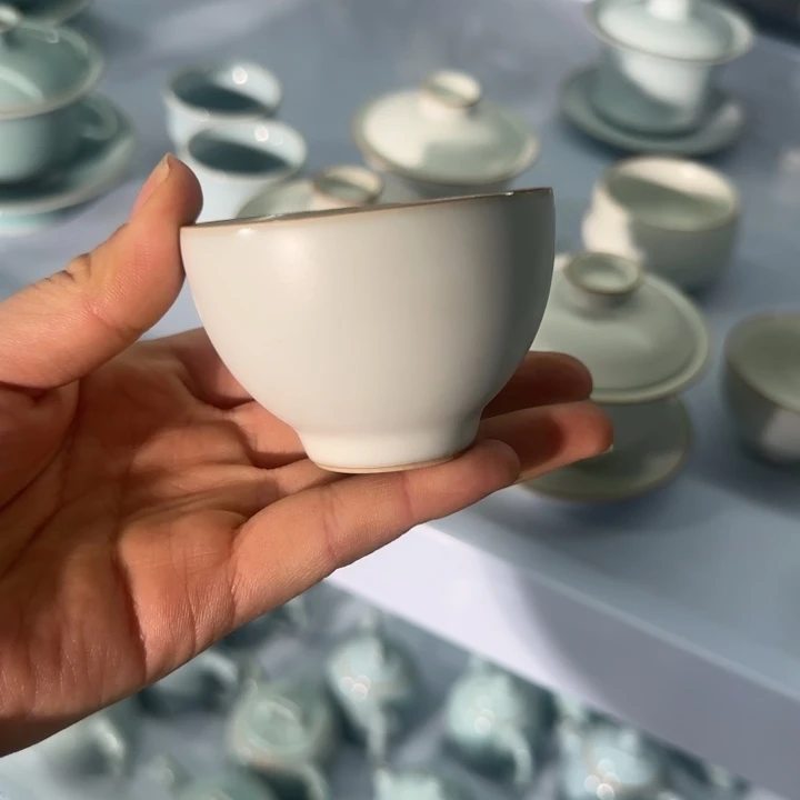 微瑕月白鸡心杯111