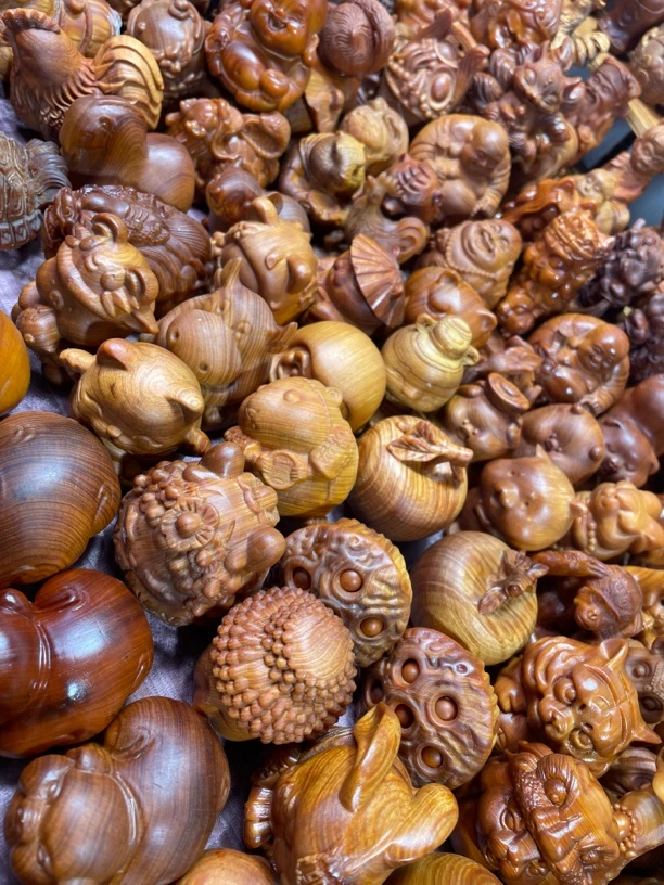 柏柏木雕刻手把件