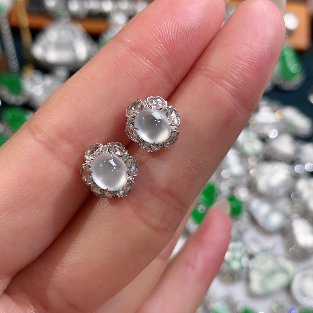 颈饰18K金镶嵌翡翠耳钉