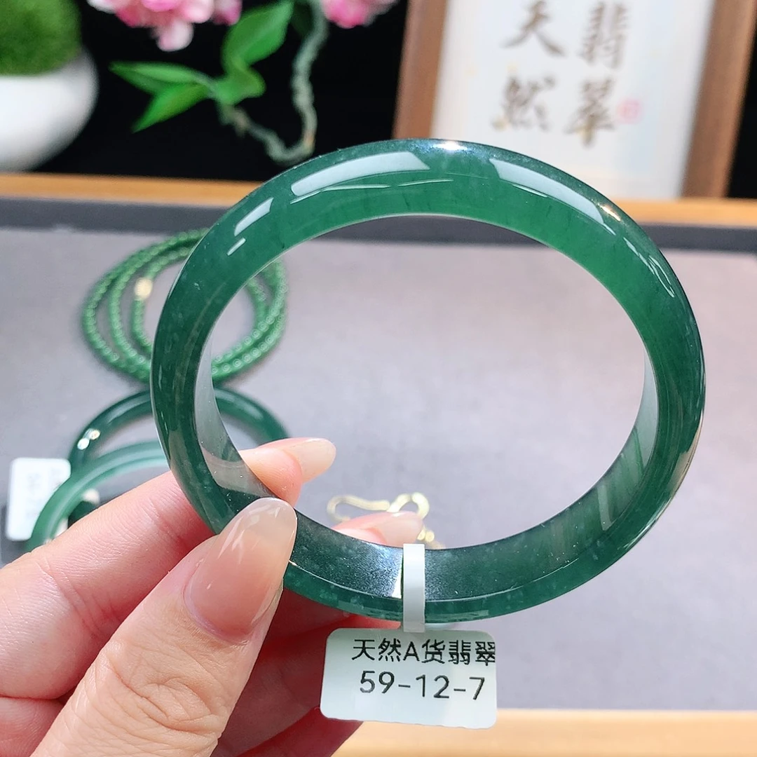 未镶嵌手镯（圆镯）翡翠