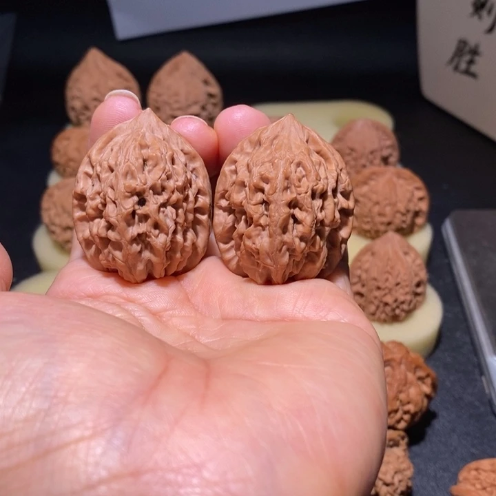 文玩核桃吊坠太行鸡心35