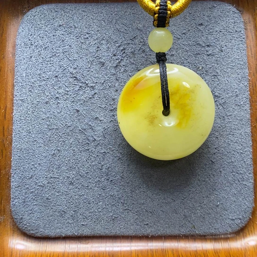迈***冷蜜蜡颈饰未镶嵌郎