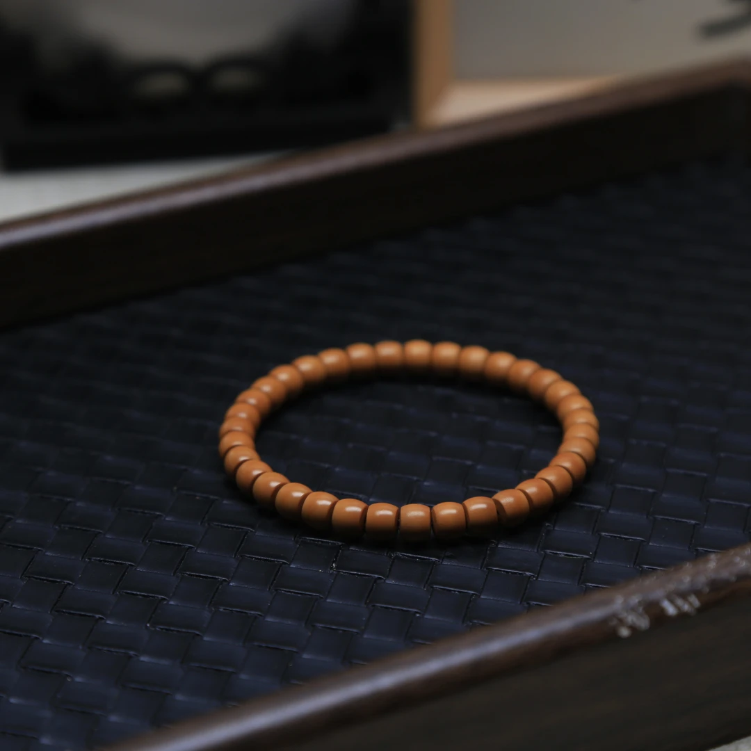 7mm黄金尺寸核尖直切单圈手串 面无白 老挝核