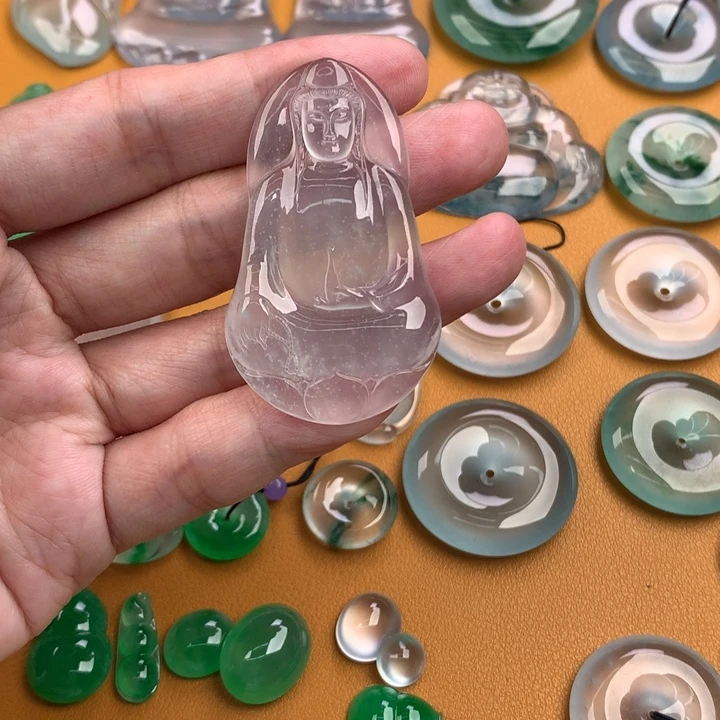 颈饰未镶嵌翡翠….