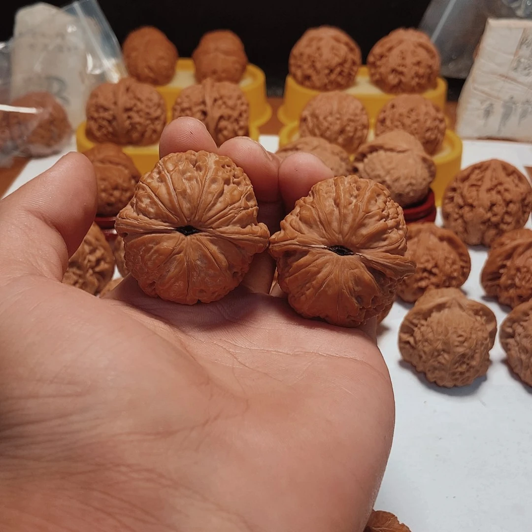 把件文玩核桃昵***置元宝