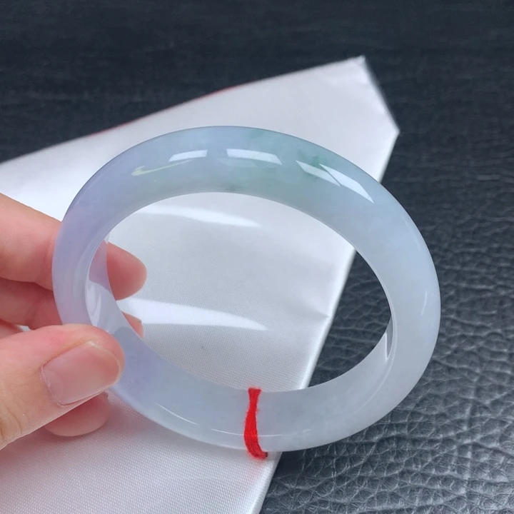 翡翠手镯未镶嵌。。