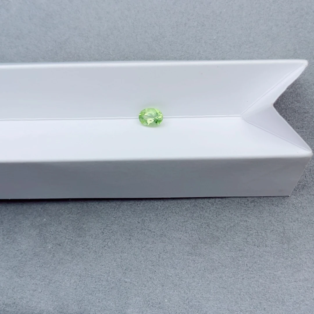 俊***希未镶嵌橄榄石笔搁天然