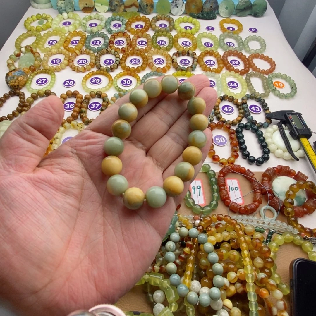 乘***。未镶嵌蛇纹石玉手串