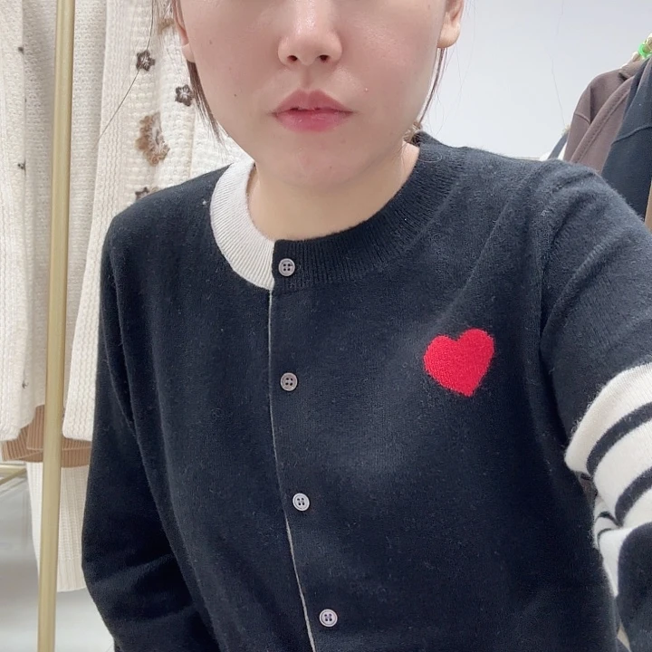 黑色爱心开衫新款