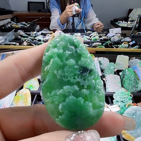 颈饰未镶嵌翡翠一个