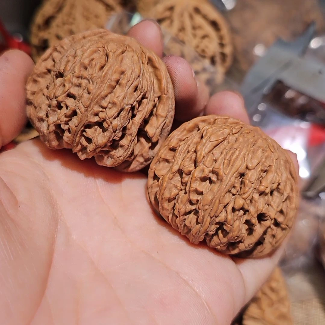 张***群文玩核桃吊坠41红宝石