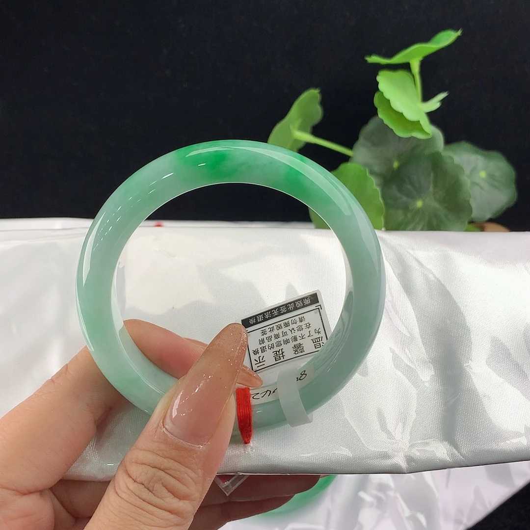 翡翠未镶嵌手镯正56