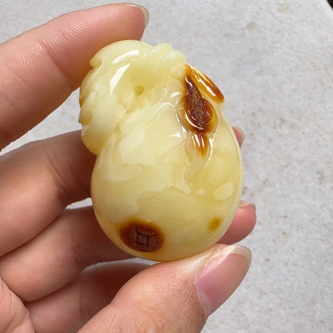 蜜蜡未镶嵌珠宝奇石