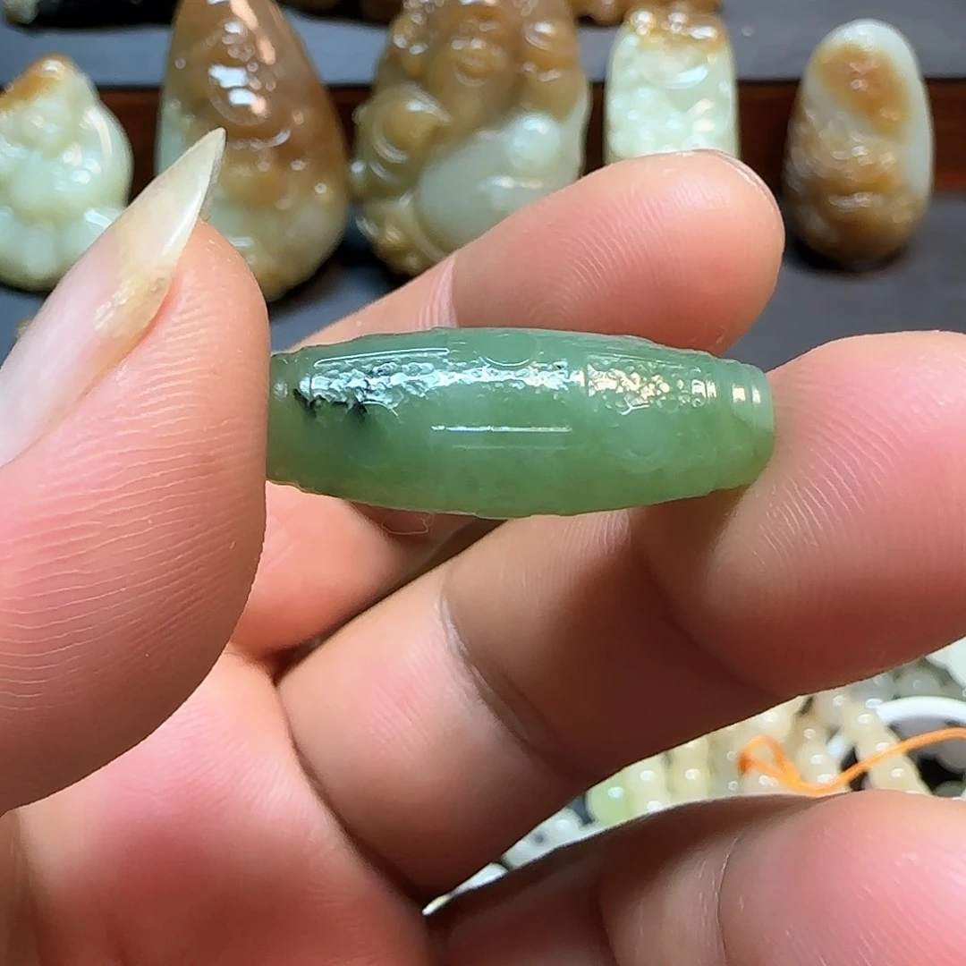 和田玉颈饰未镶嵌冒**鱼