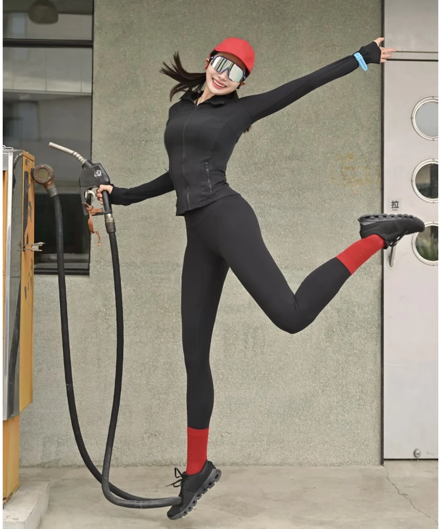 开年福利～ 我好中意这条蜜桃臀瑜伽裤啊，  无尴尬线24寸磨毛