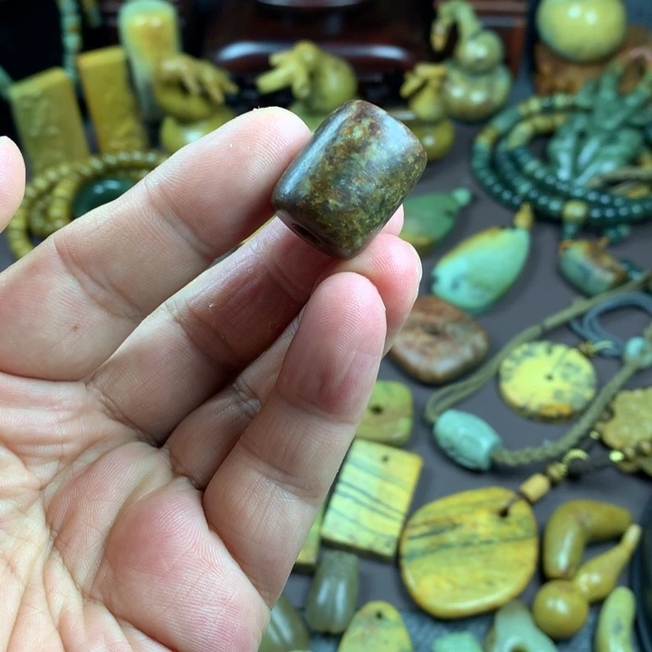 吊坠(赠链)未镶嵌岫岩河磨玉（透闪石质玉）
