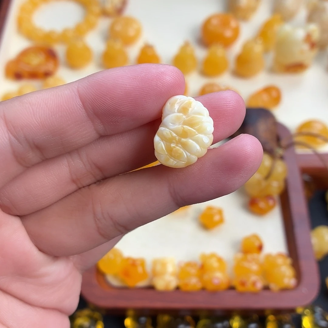 琥珀未镶嵌珠宝奇石