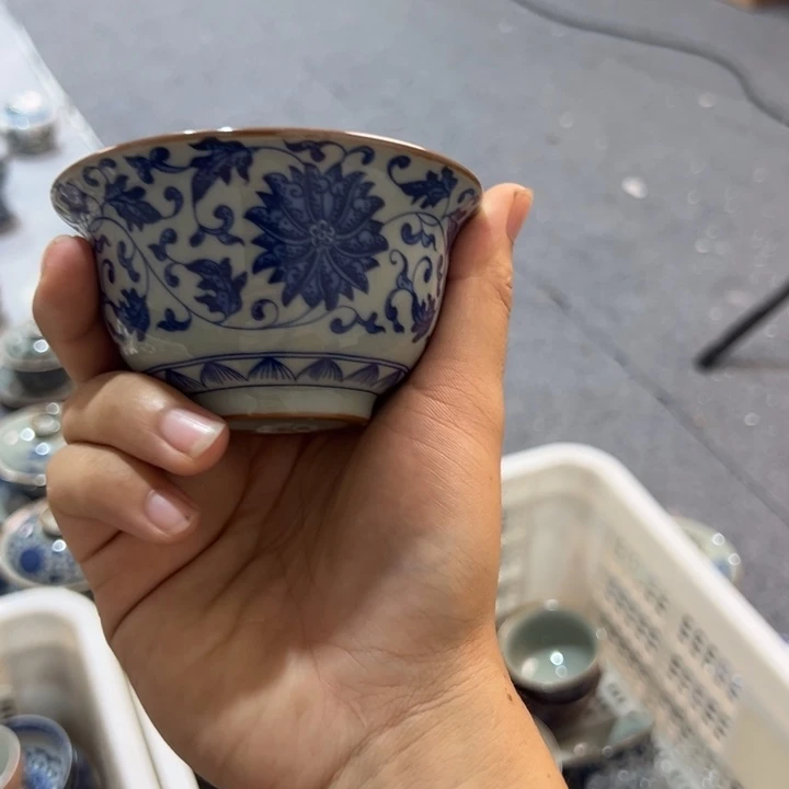 淘泥青花缠枝莲压手杯