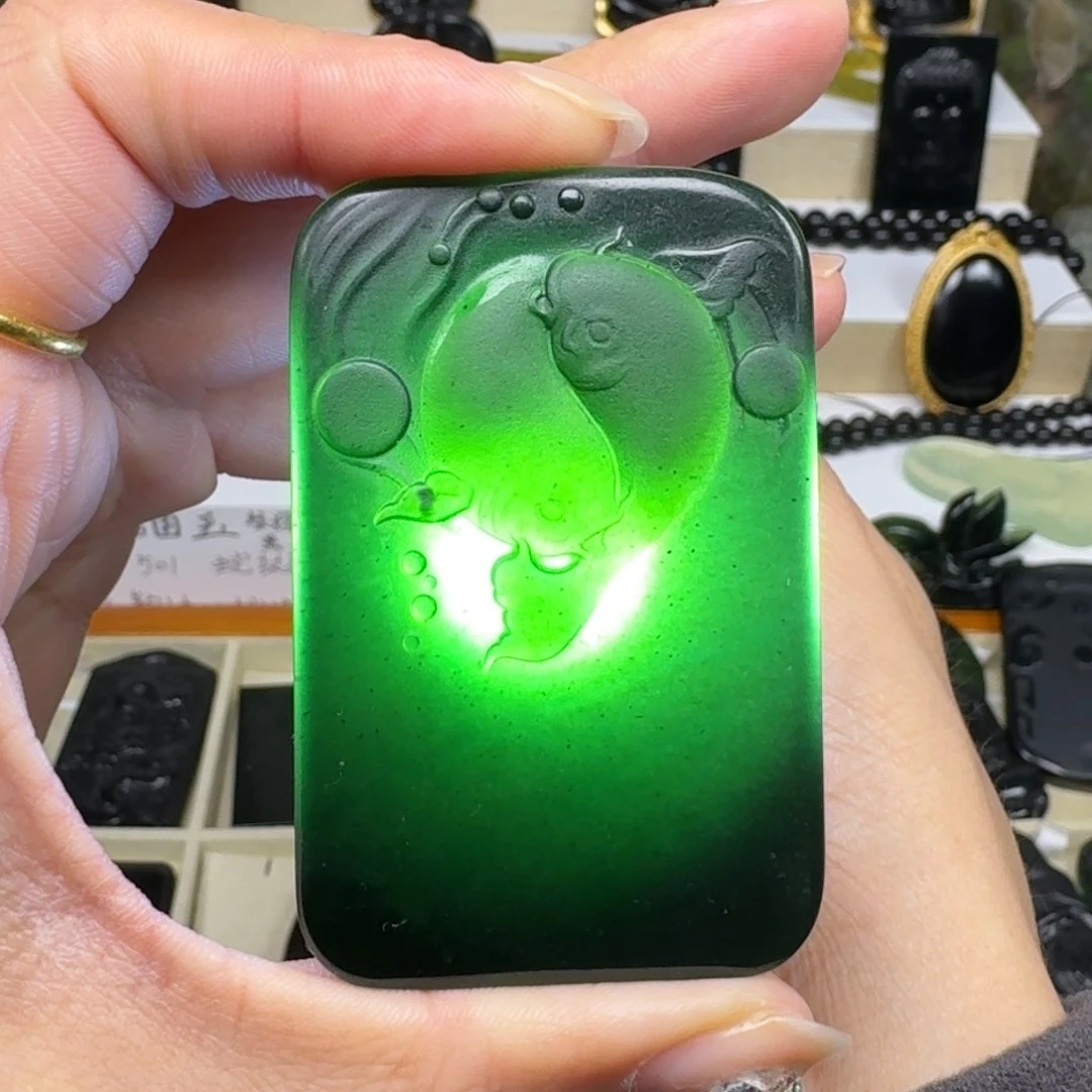 蛇纹石玉吊坠未镶嵌