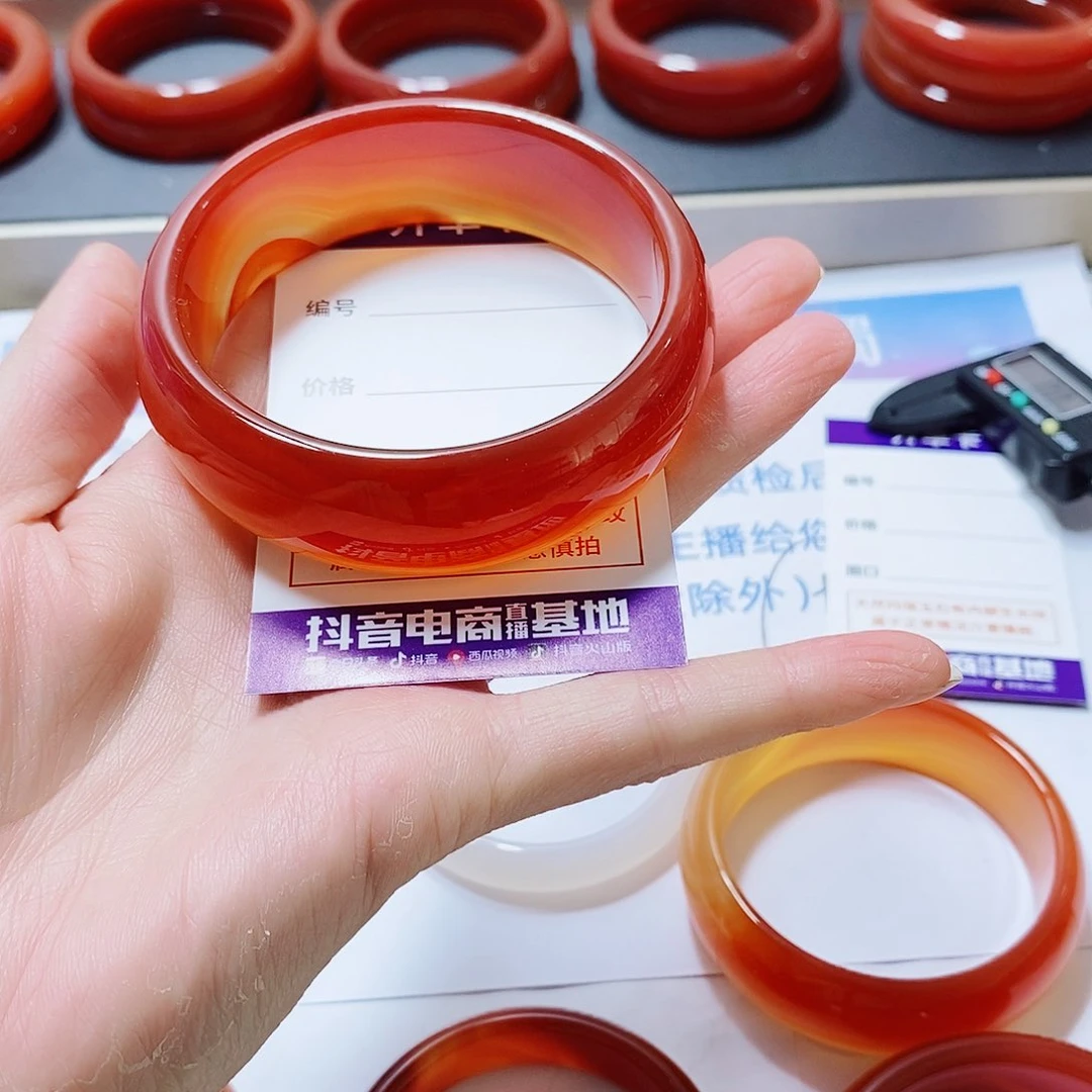 玛瑙/玉髓手镯未镶嵌63圈口22号