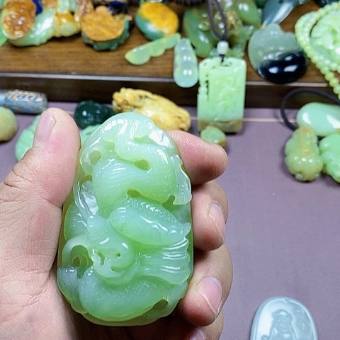 未镶嵌蛇纹石玉颈饰