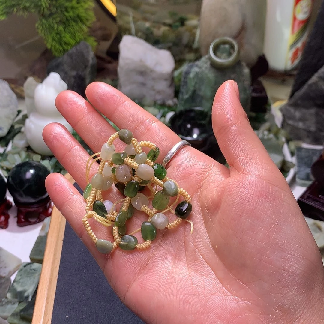 和田玉（糖玉）未镶嵌颈饰山**间