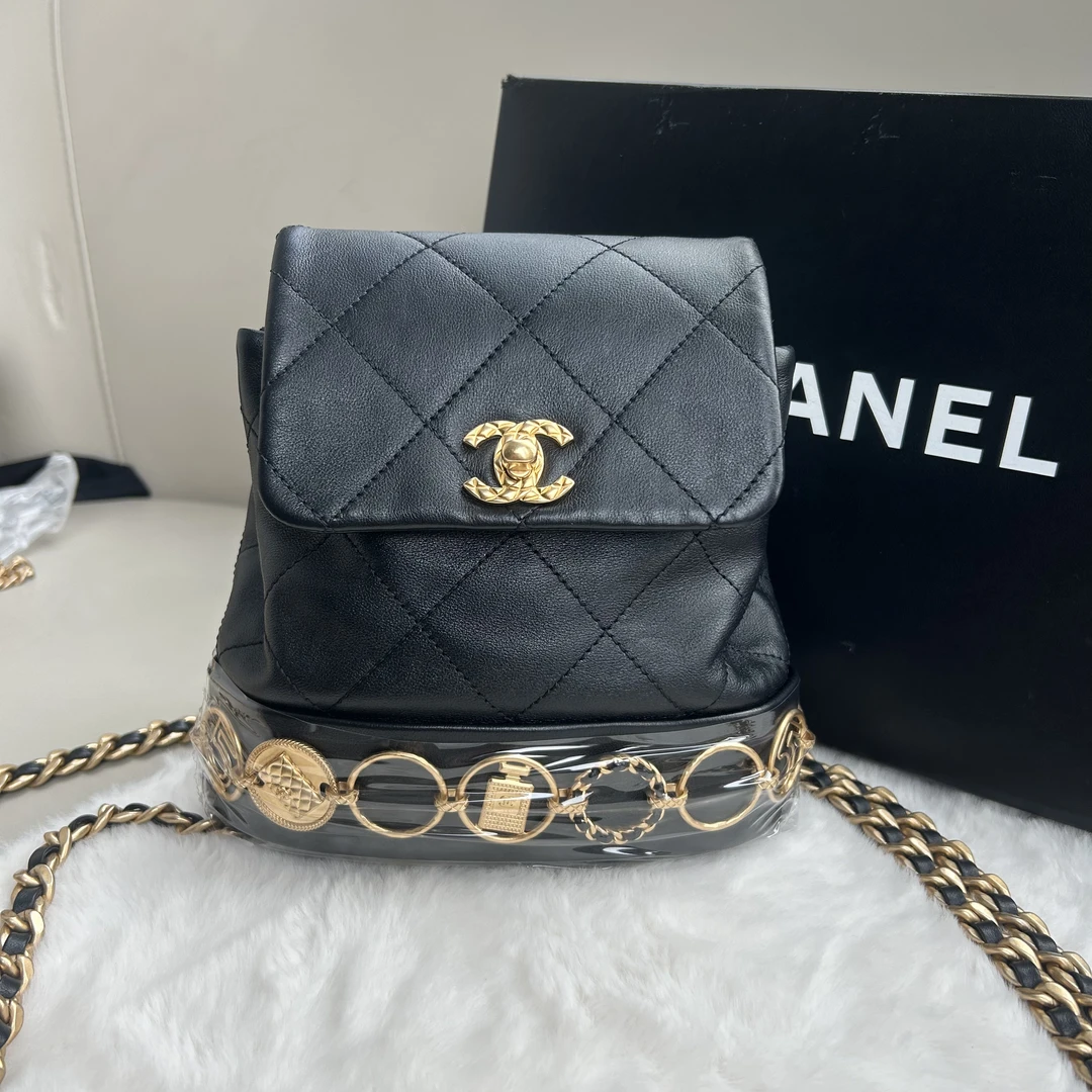 99新 Chanel/香奈儿 23b限定金币徽章书包双肩包