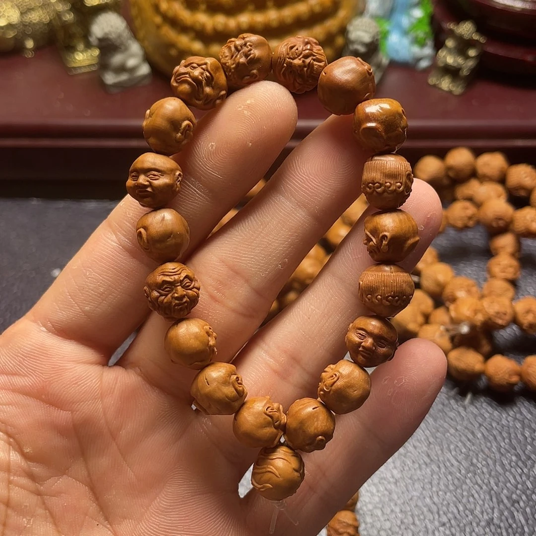 龙纹桃核雕刻瑕疵罗汉